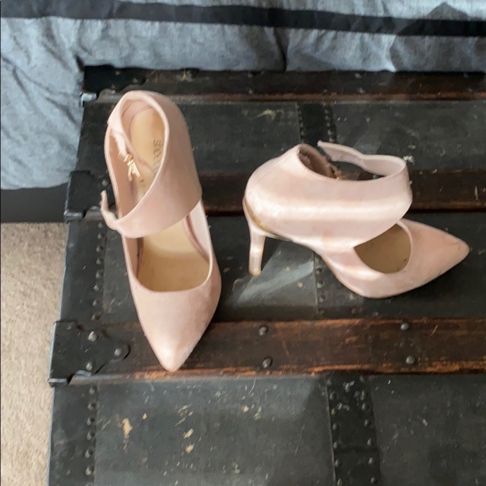 Cream heel